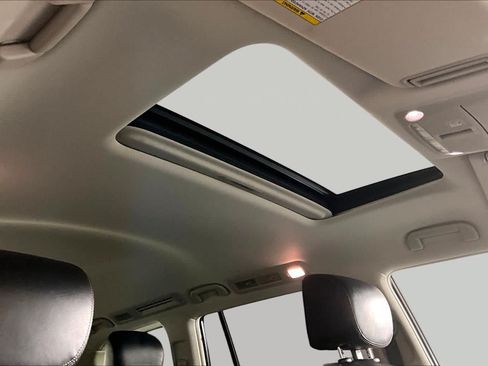 Used 2020 Nissan Armada Platinum w/ Captain's Chairs Package RWD image 13