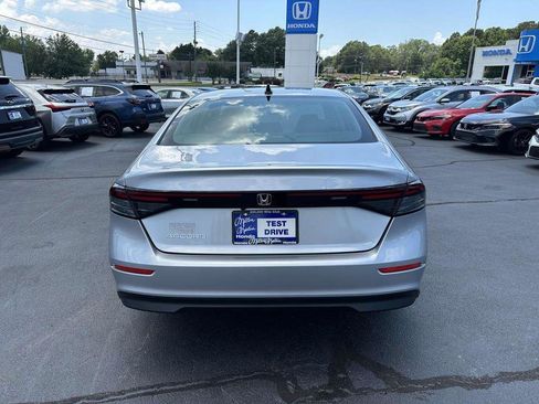 Used 2025 Honda Accord SE image 25