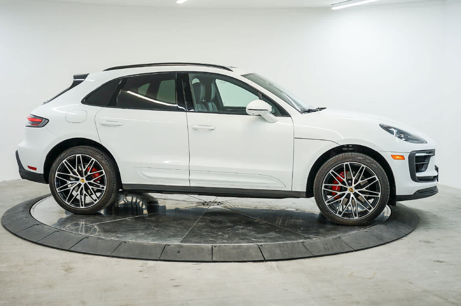 Certified 2026 Porsche Macan S AWD/4WD image 8