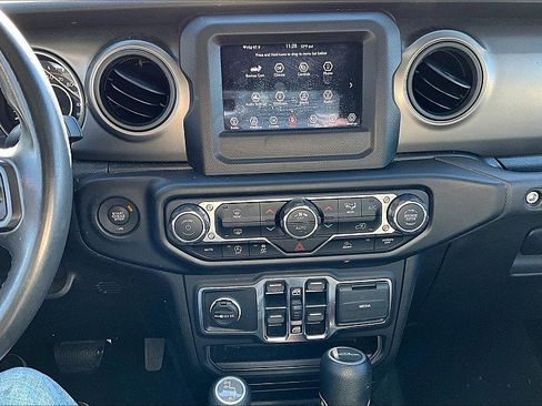 Used 2021 Jeep Gladiator Sport AWD/4WD image 32