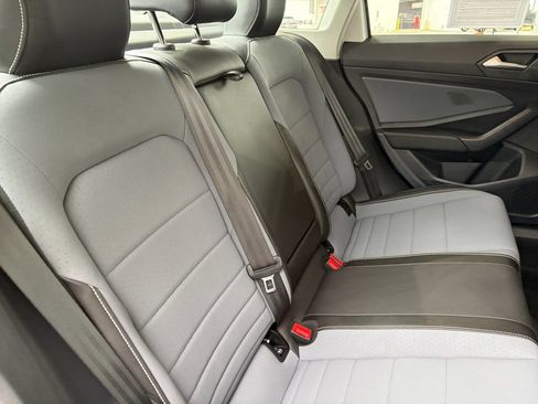 Certified 2025 Volkswagen Jetta SE w/ Sunroof Package FWD image 26