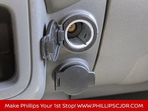 Used 2016 Nissan Frontier SV RWD image 19