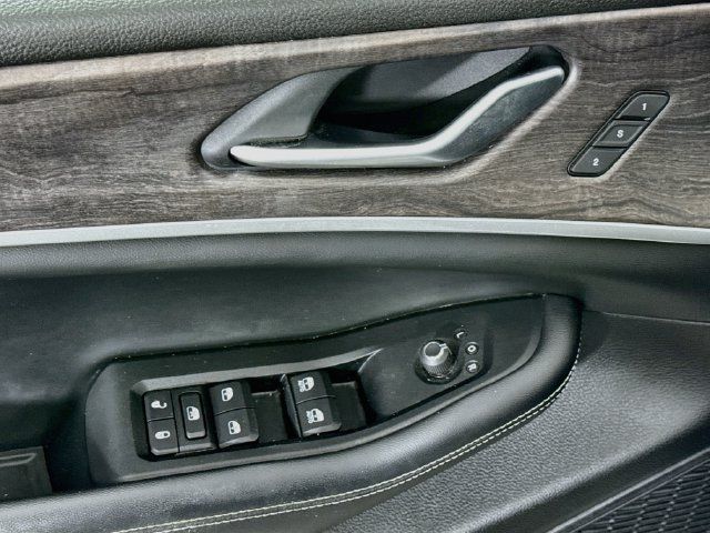 Used 2023 Jeep Grand Cherokee Limited w/ Black Appearance Package AWD/4WD image 17