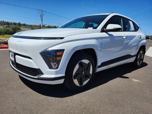 Certified 2025 Hyundai Kona SE FWD image 1