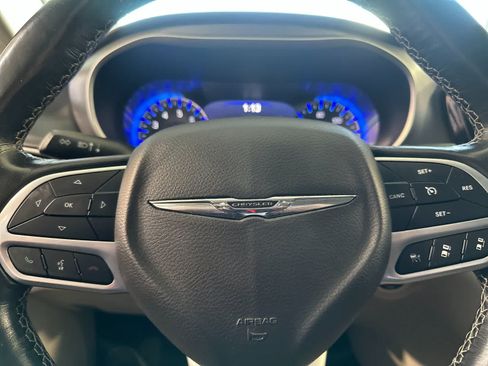 Used 2022 Chrysler Pacifica Touring-L FWD image 25