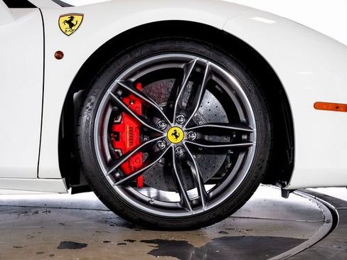Used 2019 Ferrari 488 Spider image 17