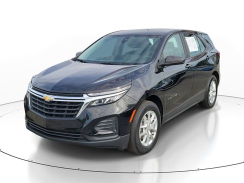 Used 2023 Chevrolet Equinox LS FWD image 3