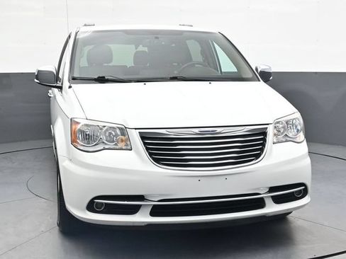 Used 2015 Chrysler Town & Country Touring-L w/ Driver Convenience Group FWD image 11