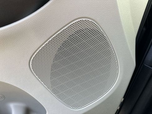 Used 2019 Dodge Grand Caravan SE image 32