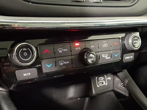 Used 2022 Jeep Compass High Altitude AWD/4WD image 18