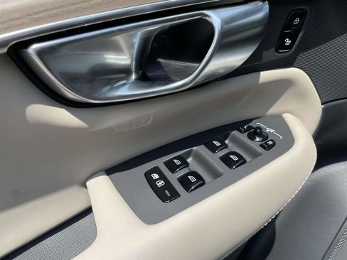 New 2026 Volvo XC90 B5 Core AWD/4WD image 19