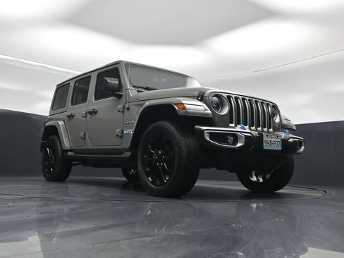 Used 2023 Jeep Wrangler Unlimited Sahara w/ Cold Weather Group AWD/4WD image 44