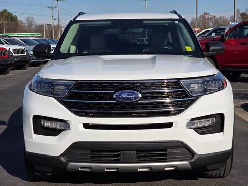 Used 2020 Ford Explorer XLT w/ Equipment Group 202A image 3