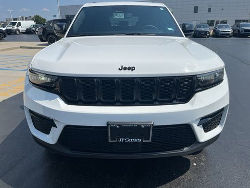 Used 2024 Jeep Grand Cherokee Limited w/ Black Appearance Package AWD/4WD image 5