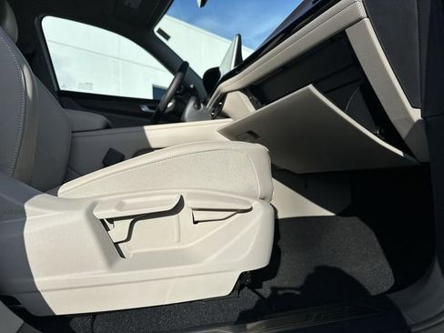 New 2026 Volkswagen Atlas SE image 32