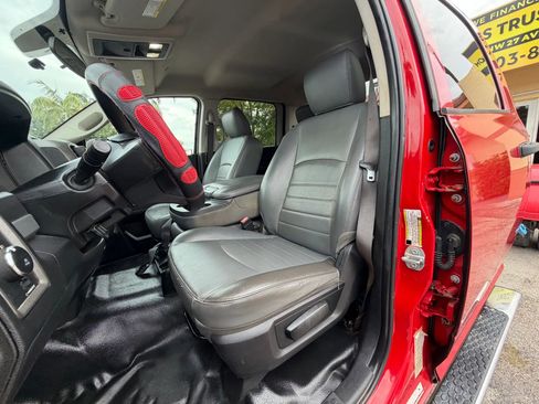 Used 2018 RAM 5500 Tradesman w/ Chrome Appearance Group RWD image 12