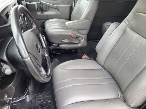 Used 2023 Chevrolet Express 3500 LS RWD image 4