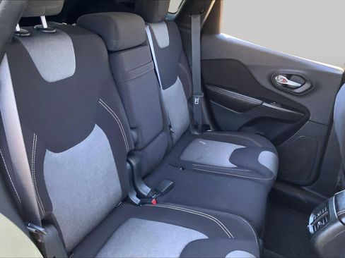 Used 2016 Jeep Cherokee Sport AWD/4WD image 19