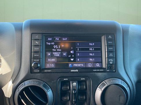 Used 2018 Jeep Wrangler Unlimited Sport S image 32