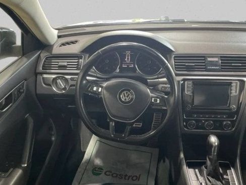 Used 2018 Volkswagen Passat 2.0T R-Line FWD image 16