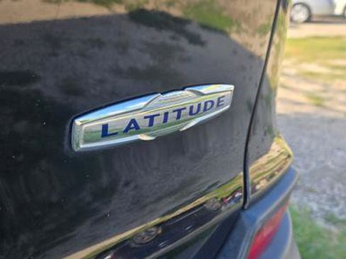 Used 2019 Jeep Cherokee Latitude Plus FWD image 12