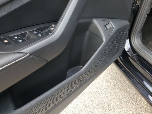Used 2025 Volkswagen Jetta SE FWD image 19