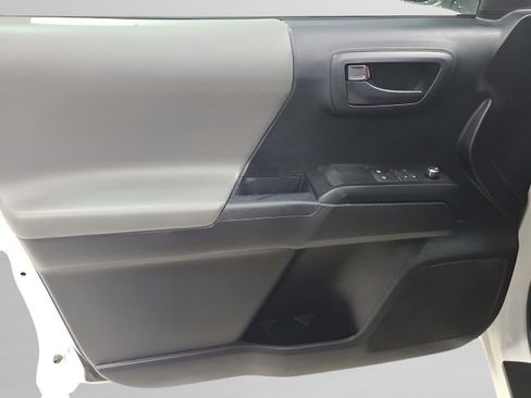 Used 2016 Toyota Tacoma SR RWD image 20