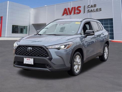 Used 2025 Toyota Corolla Cross LE image 1