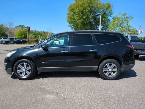 Used 2017 Chevrolet Traverse LT image 3