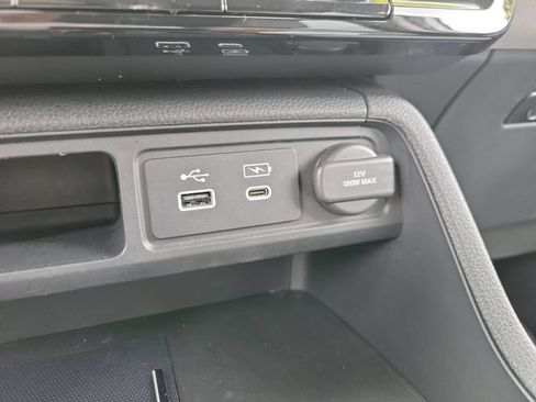Used 2025 Honda Pilot Touring image 29