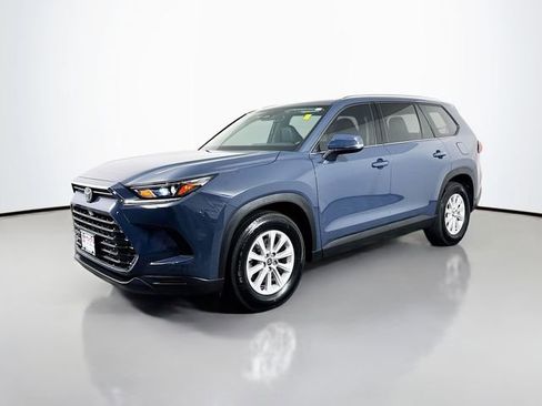 Used 2024 Toyota Grand Highlander AWD image 2