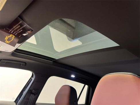 Used 2025 Volkswagen Tiguan SEL R-Line image 21