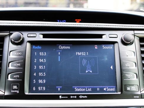 Used 2016 Toyota Highlander Limited w/ Driver Technology Package image 20