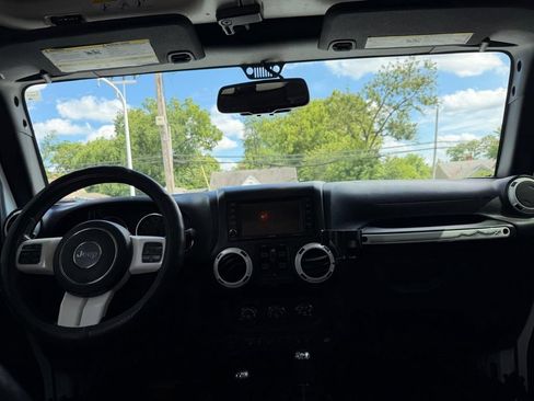 Used 2015 Jeep Wrangler Unlimited Sahara AWD/4WD image 17
