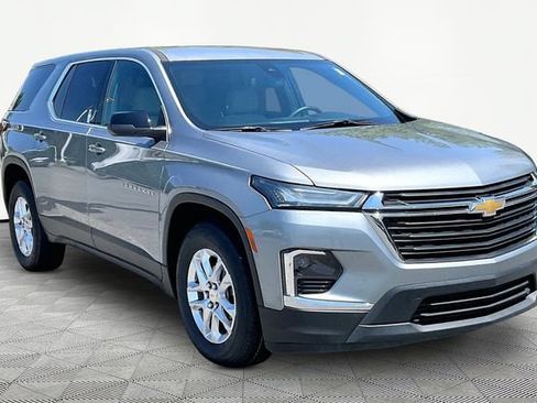 Used 2023 Chevrolet Traverse LS FWD image 1