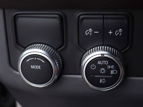 Used 2021 GMC Yukon Denali w/ LPO, Illumination Package image 23