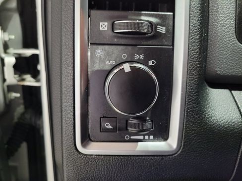 Used 2018 RAM 1500 Classic SLT image 38