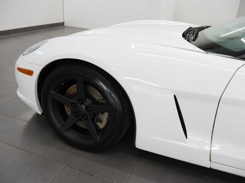 Used 2005 Chevrolet Corvette Convertible w/ Preferred Equipment Group RWD image 28