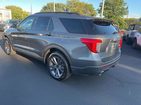 Certified 2022 Ford Explorer XLT w/ Equipment Group 202A image 5