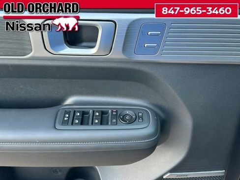 Used 2024 Hyundai Santa Fe Limited AWD/4WD image 9