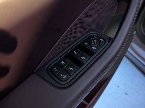 Used 2025 Porsche Macan Electric image 48