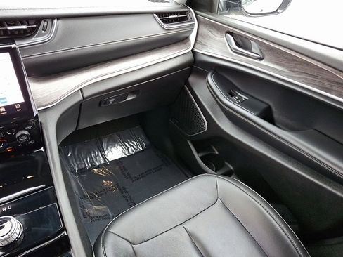 Used 2022 Jeep Grand Cherokee Limited image 17