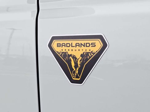 Used 2023 Ford Bronco Badlands w/ Sasquatch Package image 17