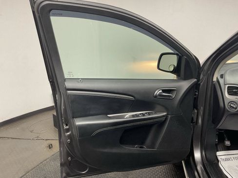 Used 2017 Dodge Journey Crossroad w/ Popular Equipment Group FWD image 9