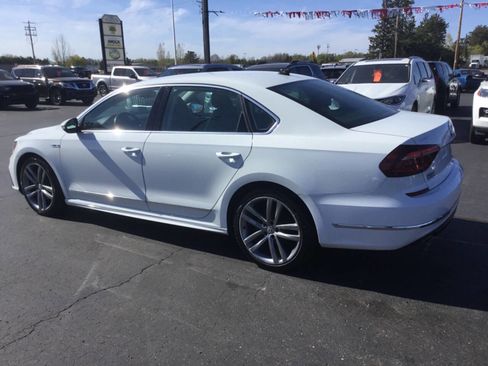 Used 2017 Volkswagen Passat 1.8T R-Line w/ R-Line Lighting Package FWD image 3