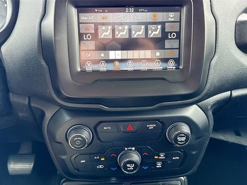 Used 2018 Jeep Renegade Altitude image 17