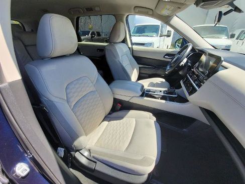 Used 2022 Nissan Pathfinder SV image 26