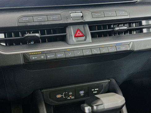Used 2025 Kia K4 FWD image 23