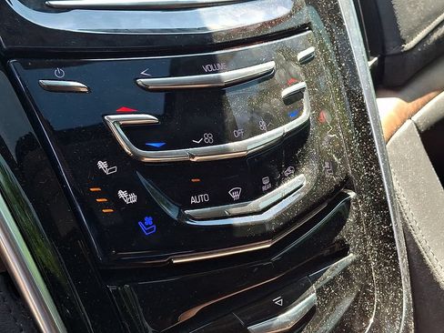 Used 2020 Cadillac Escalade Luxury w/ Escalade Sport Edition AWD/4WD image 19
