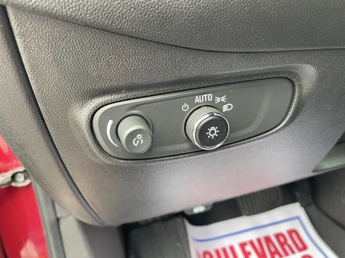 Used 2019 Chevrolet Equinox LT w/ Driver Convenience Package image 16